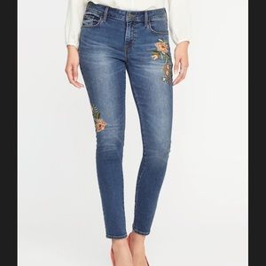 Old Navy Mid-Rise Floral-Embroidered Rockstar Jean